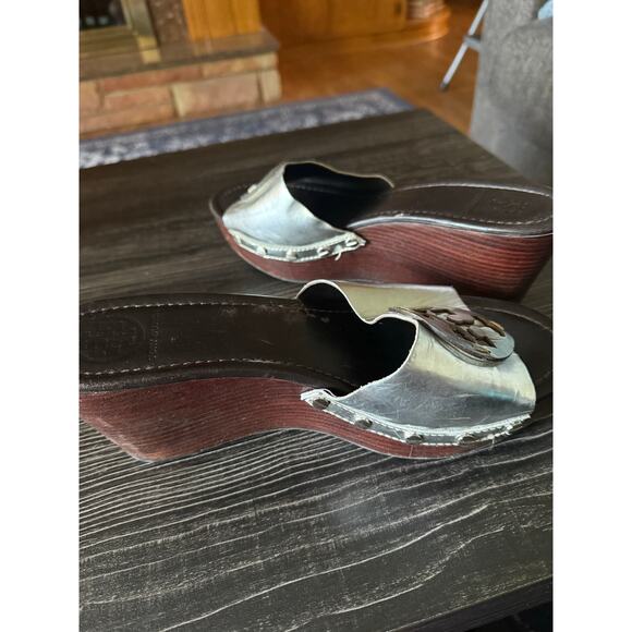 Tory Burch Metallic Silver Wedges Sz. 9 - Picture 6 of 8